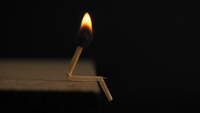Allumette qui se consomme à petit feu
